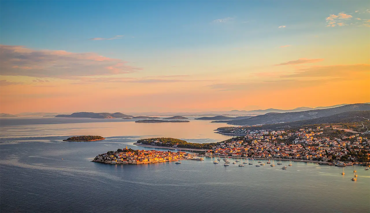 Chorvatské pobřeží – pláže a tyrkysové moře